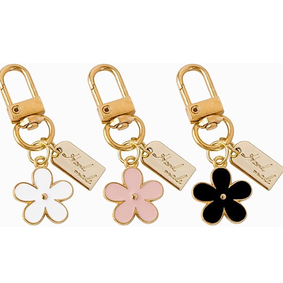 W White Gold Flower Keychain Boutique Item Brand New - BAG CHARM - Picture 1 of 16